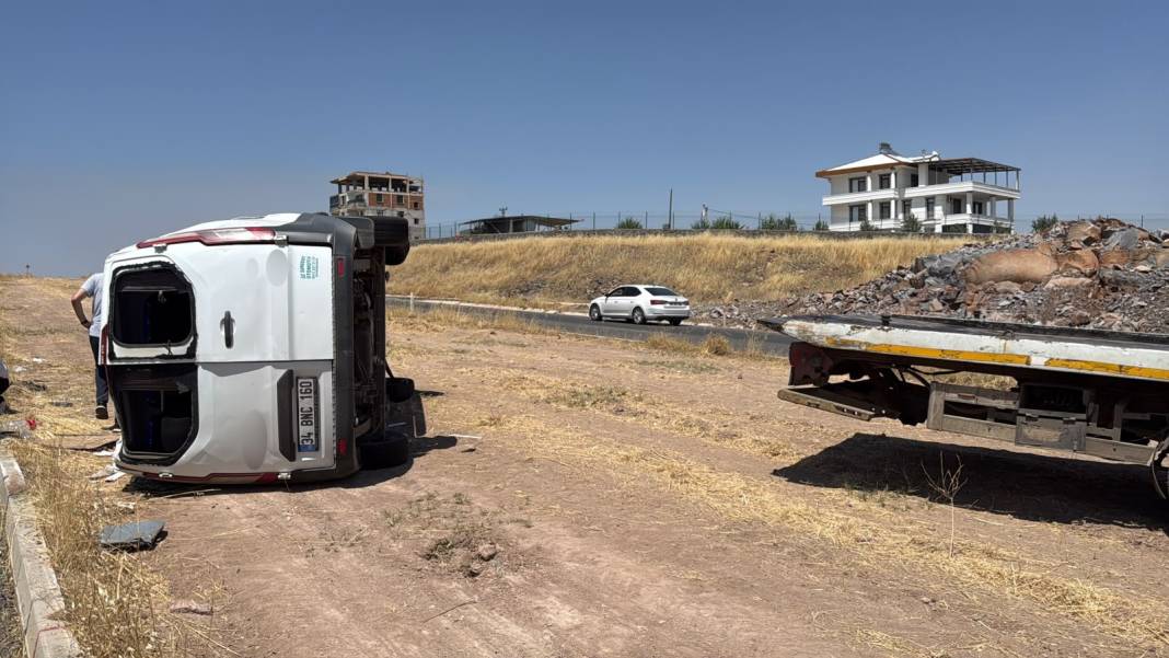 Son dakika! Engellileri taşıyan minibüs kaza yaptı: 19 yaralı 2